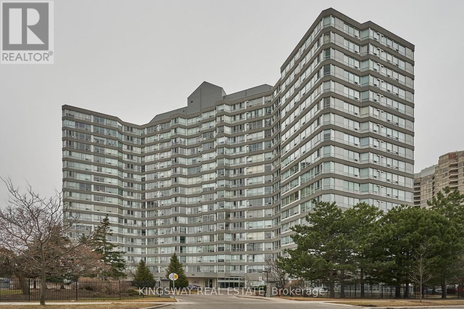Property Photo:  50 Kingsbridge Garden Circle 510  ON L5R 1Y2 