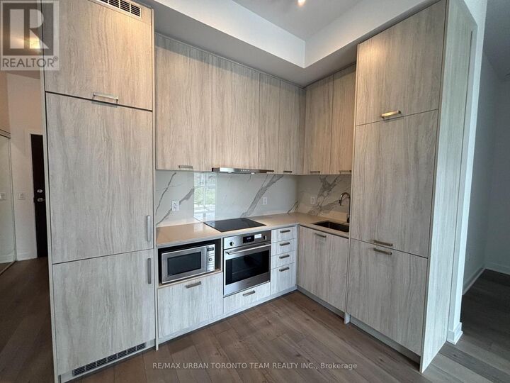 Property Photo: 38 Honeycrisp Crescent 202 ON L4K 0M8