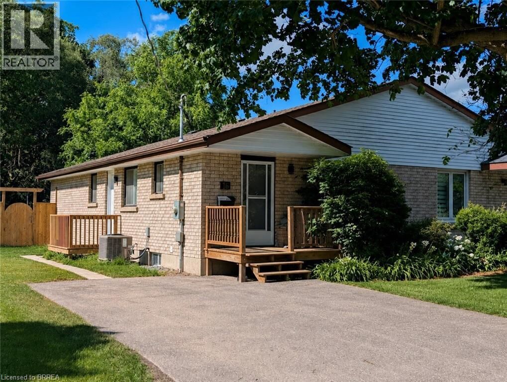 Property Photo:  16 Ann Street Lower  ON N3S 3V4 