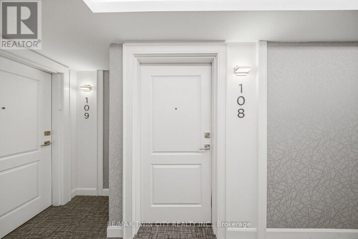 Property Photo:  34 Norman Street 108  ON N3R 2Y1 