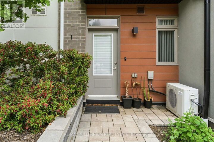 Property Photo:  60 Orchid Place Drive 1  ON M1B 0C4 
