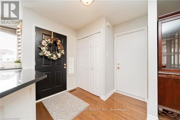 Property Photo:  43 Kanata Crescent Upper  ON N3R 7E8 