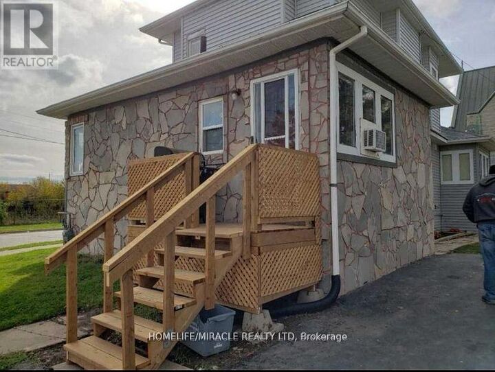 Property Photo:  598 Front Street Unit 2  ON L1H 4V4 