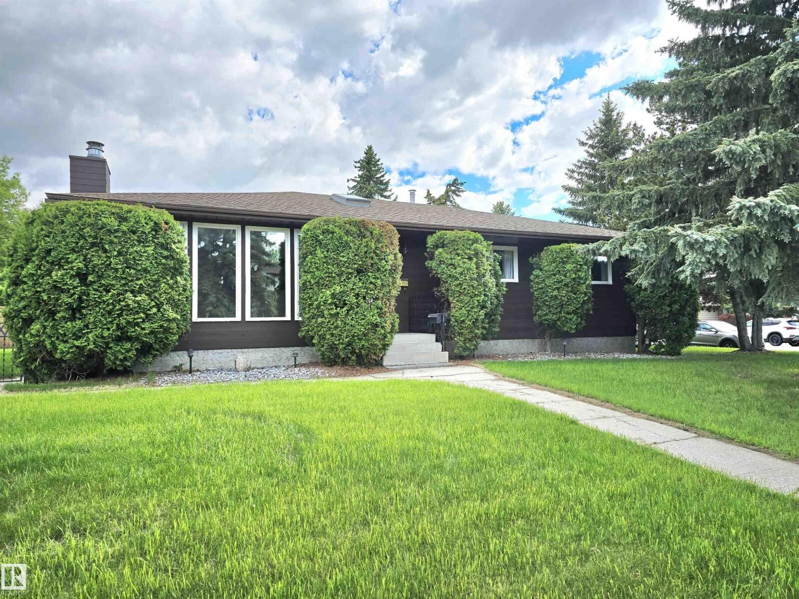 Property Photo: 66 Miller Av AB T7X 2Y3