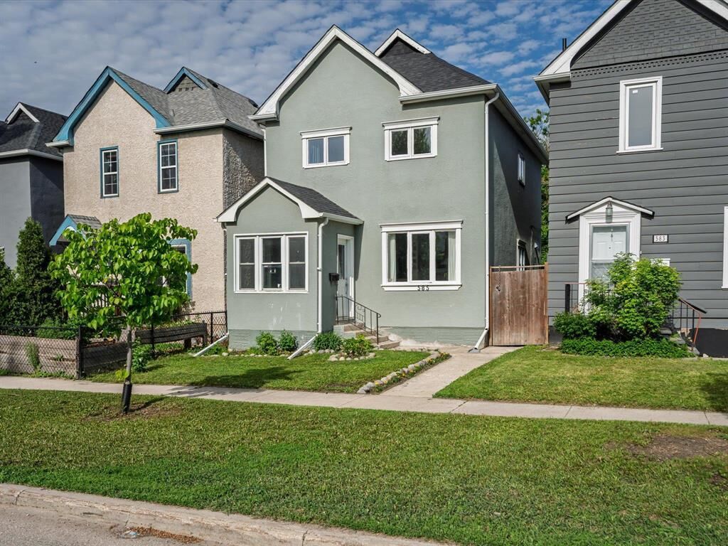 Property Photo: 585 Home Street MB R3G 1X9
