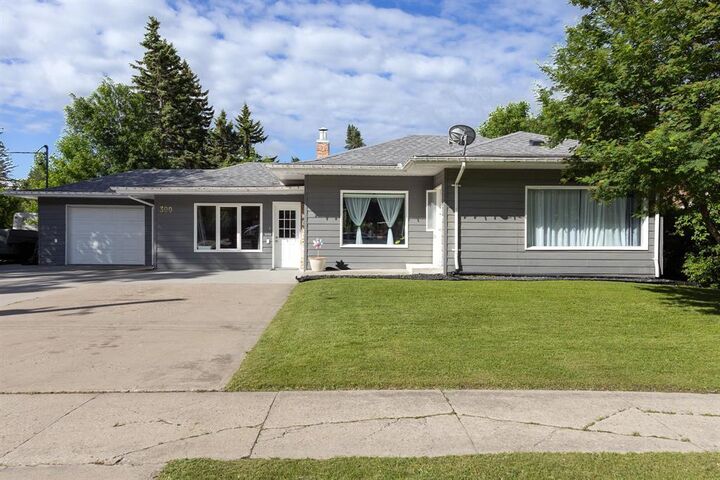 Property Photo: 300 Third Street MB R5G 0T8