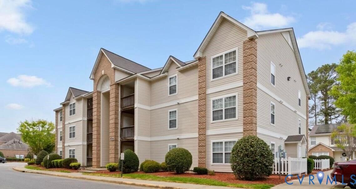 Property Photo: 431 Old Colonial Way 302 VA 23608