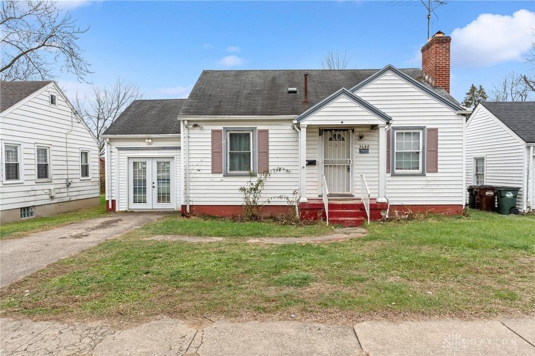 Property Photo: 3648 W Siebenthaler Avenue OH 45406