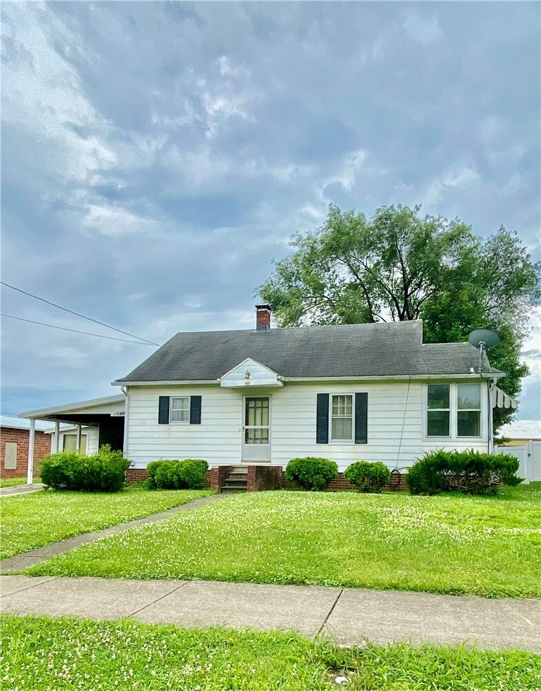 Property Photo: 907 E Jefferson Avenue IL 62401