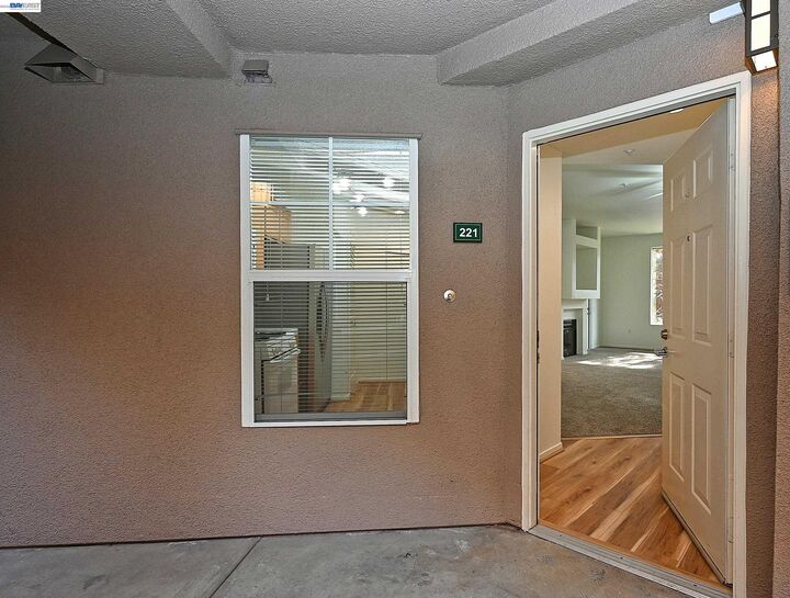 Property Photo:  280 Caldecott Ln 221  CA 94618 
