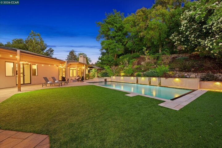 Property Photo: 1 Gardiner Ct CA 94563