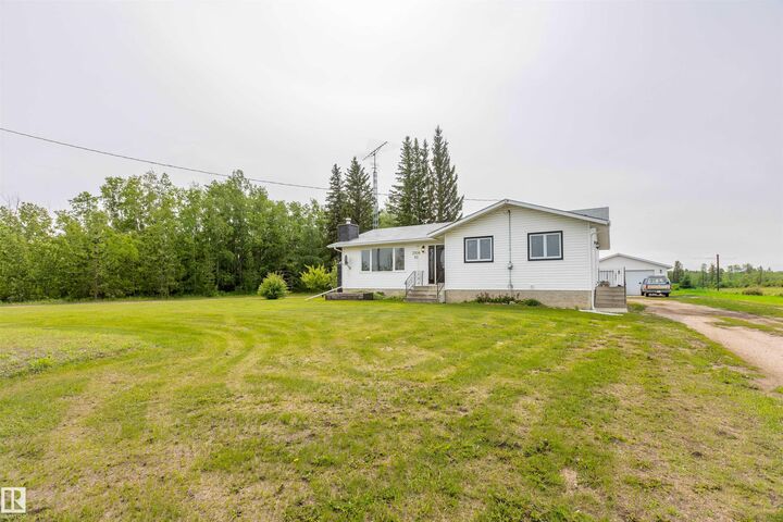 Property Photo:  3706 50 Street  AB T0A 3C0 
