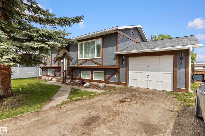 Property Photo: 5121 52 Street AB T0E 1Z0