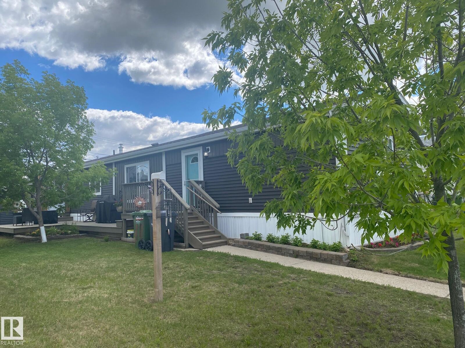 Property Photo: 4809 49 Avenue AB T9A 0G5