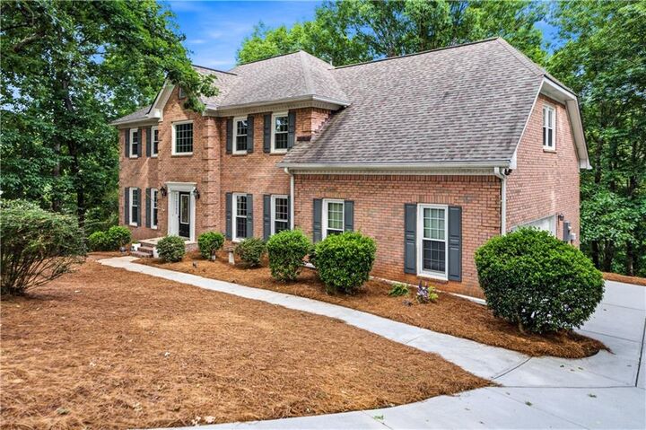 Property Photo: 5525 Hampstead Way GA 30097
