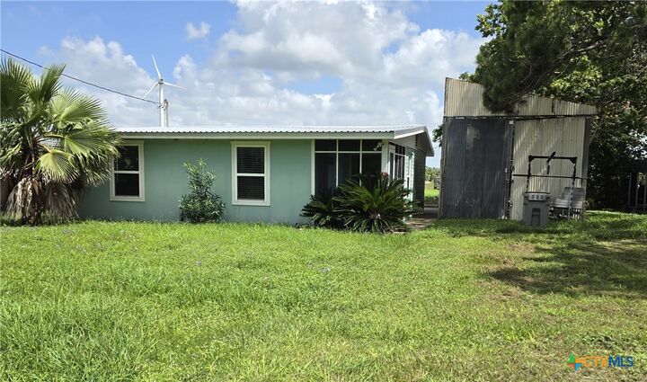 Property Photo:  503 E Dallas Avenue  TX 77983 