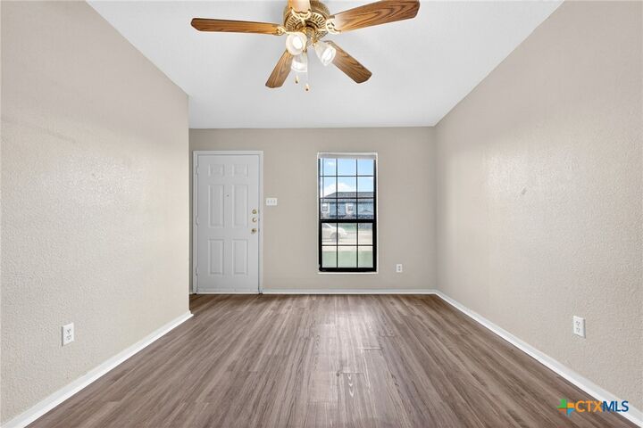 Property Photo: 1105 Leslie Circle TX 76549