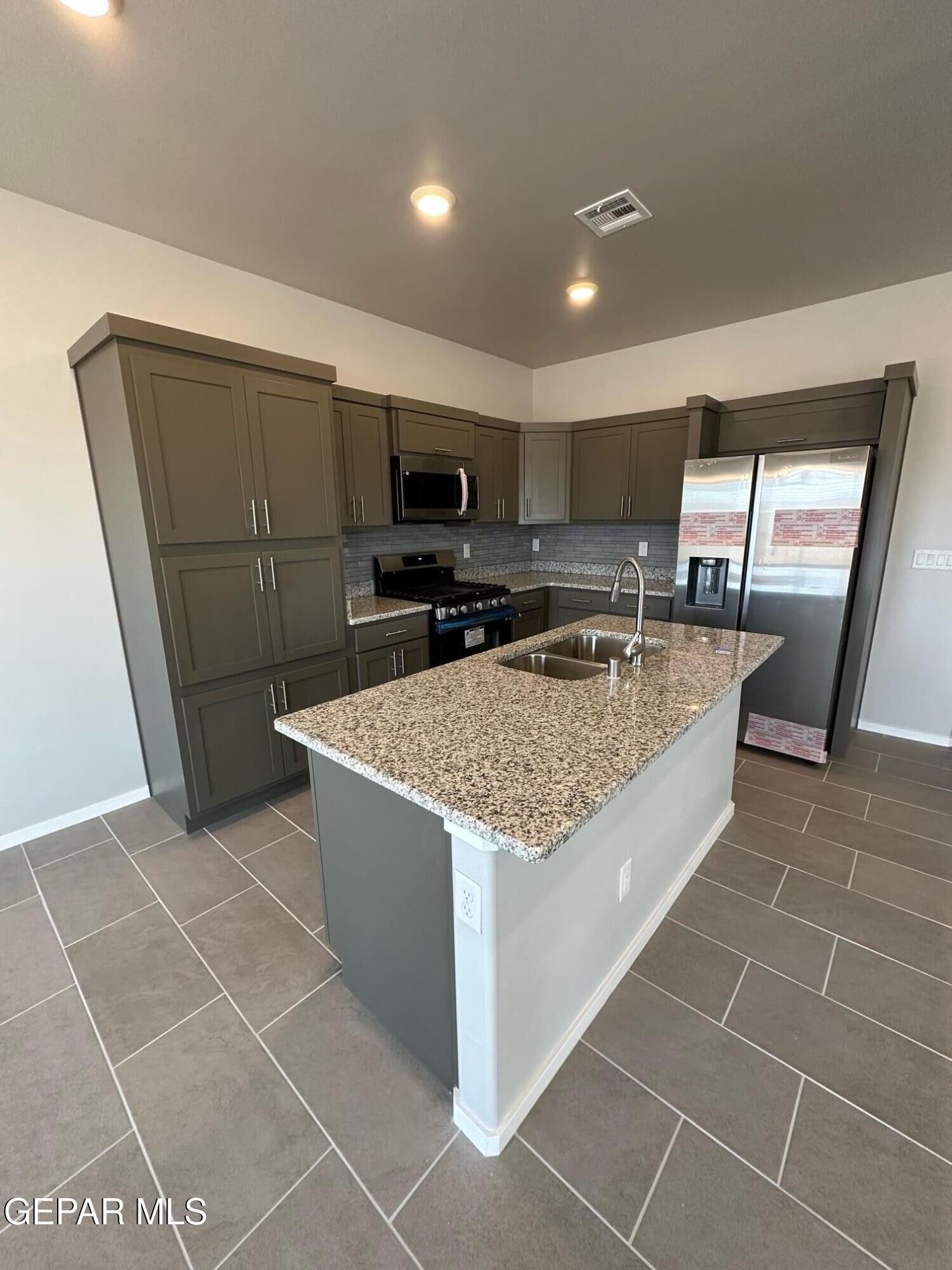 Property Photo: 5712 Adamsville Avenue TX 79934