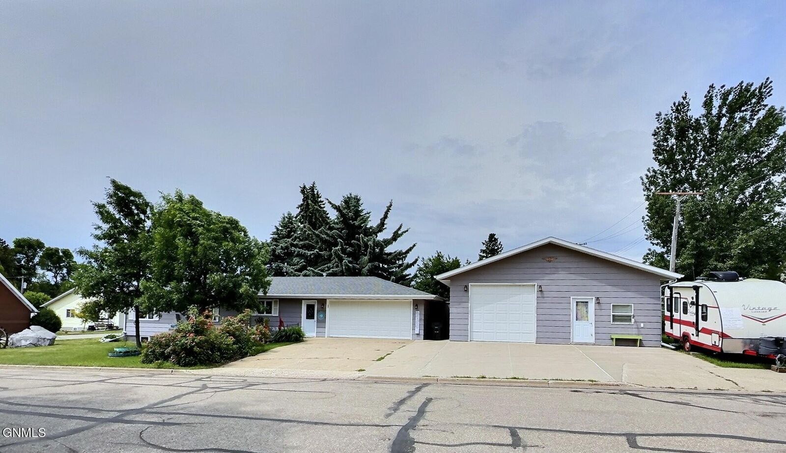 Property Photo:  400 Dakota Avenue  ND 58579 