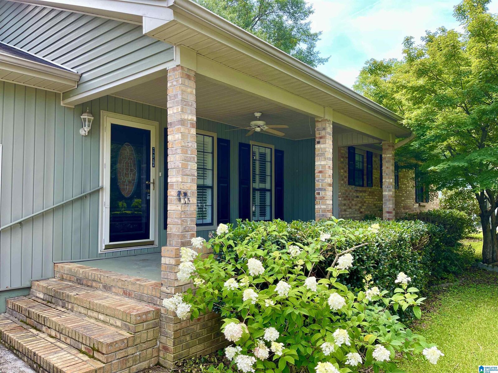 Property Photo: 2106 Dialsdale Drive AL 35055