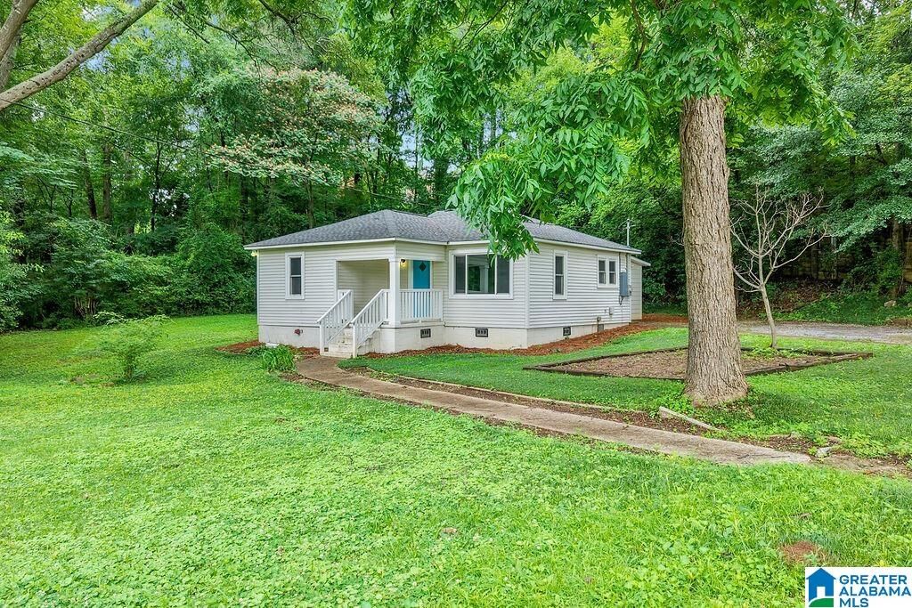 Property Photo: 3961 Bearden Drive AL 35243