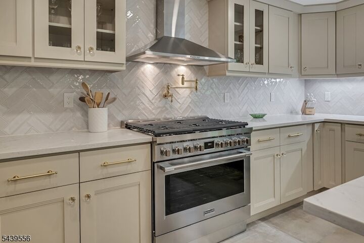 Property Photo:  26 Woodland Rd  NJ 07926 