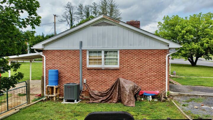 Property Photo: 123 E Chestnut WV 24910