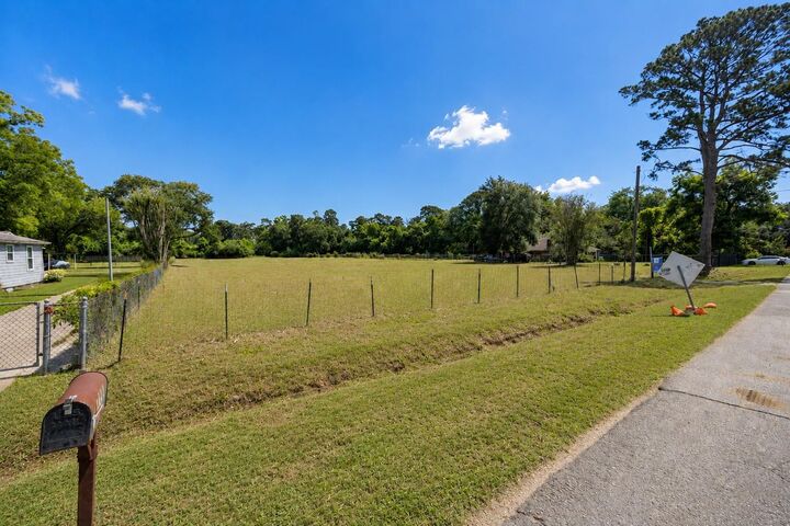 Property Photo: 1626 &Amp 1630 Wilburforce Street TX 77091