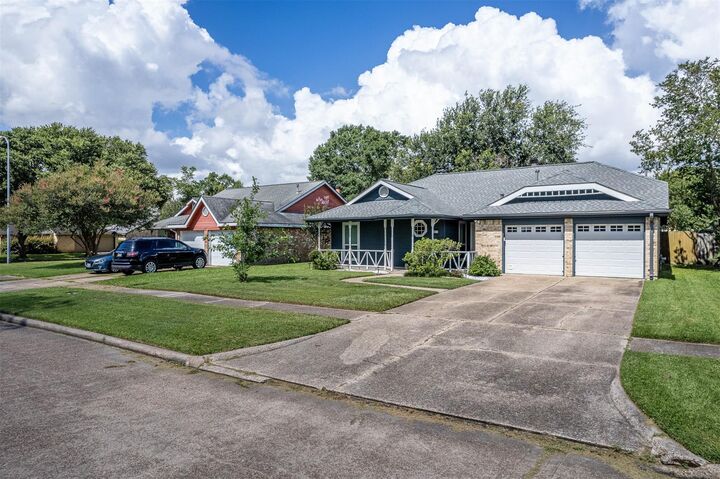 Property Photo: 307 Enfield Drive TX 77562