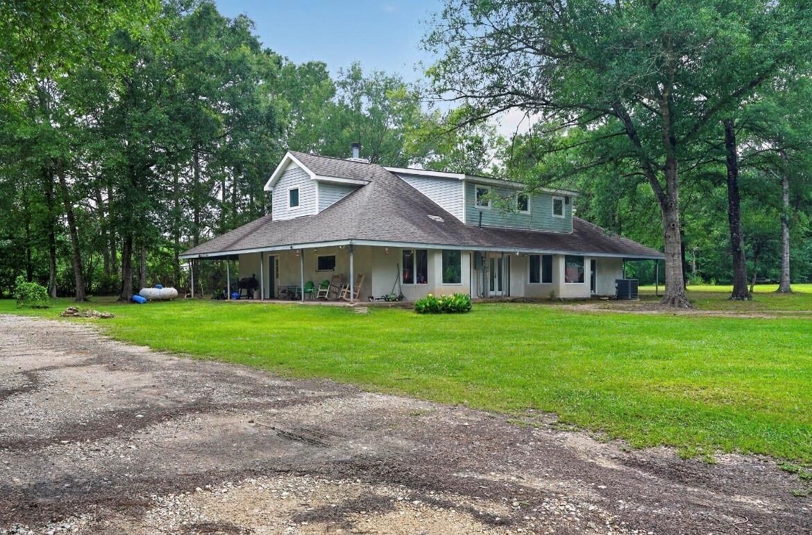 Property Photo: 440 Dickens N TX 77351
