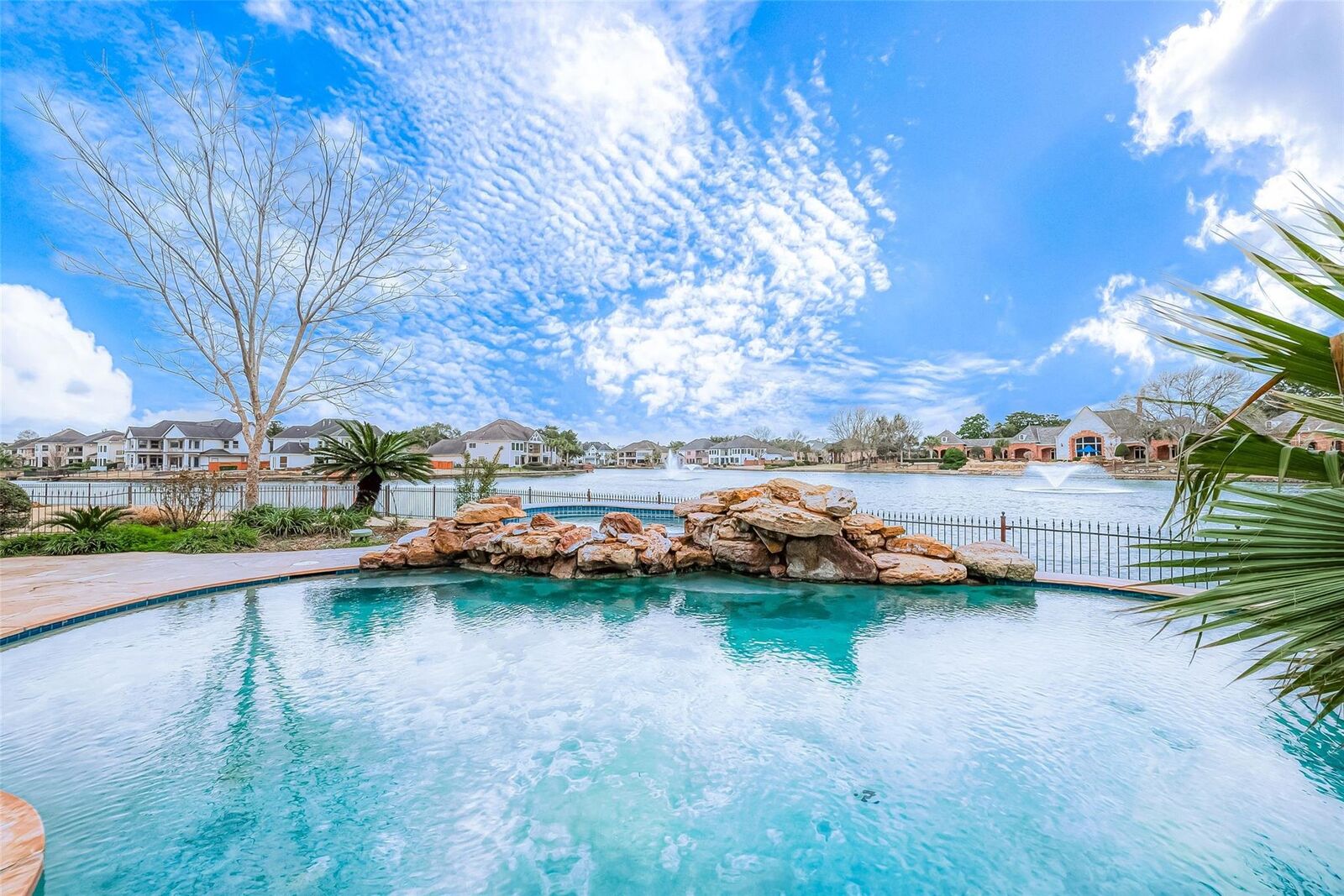 Property Photo:  5 Camden Court  TX 77479 