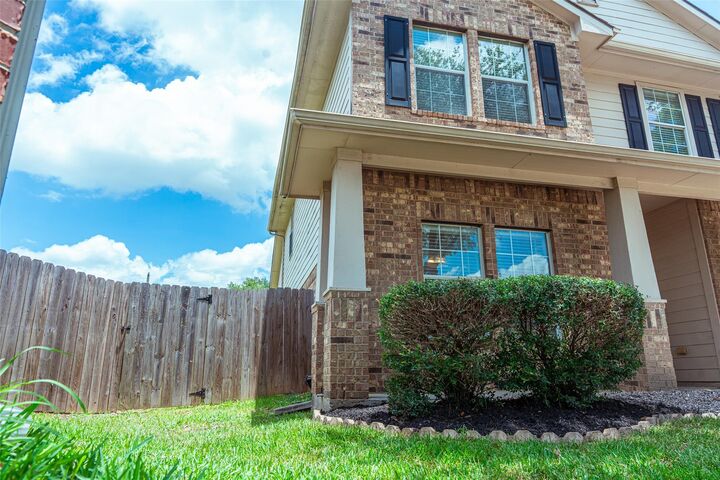 Property Photo: 1902 Vernal Glen Cir TX 77388