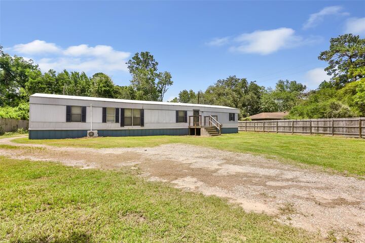 Property Photo:  104 W Lawrence Street  TX 77535 