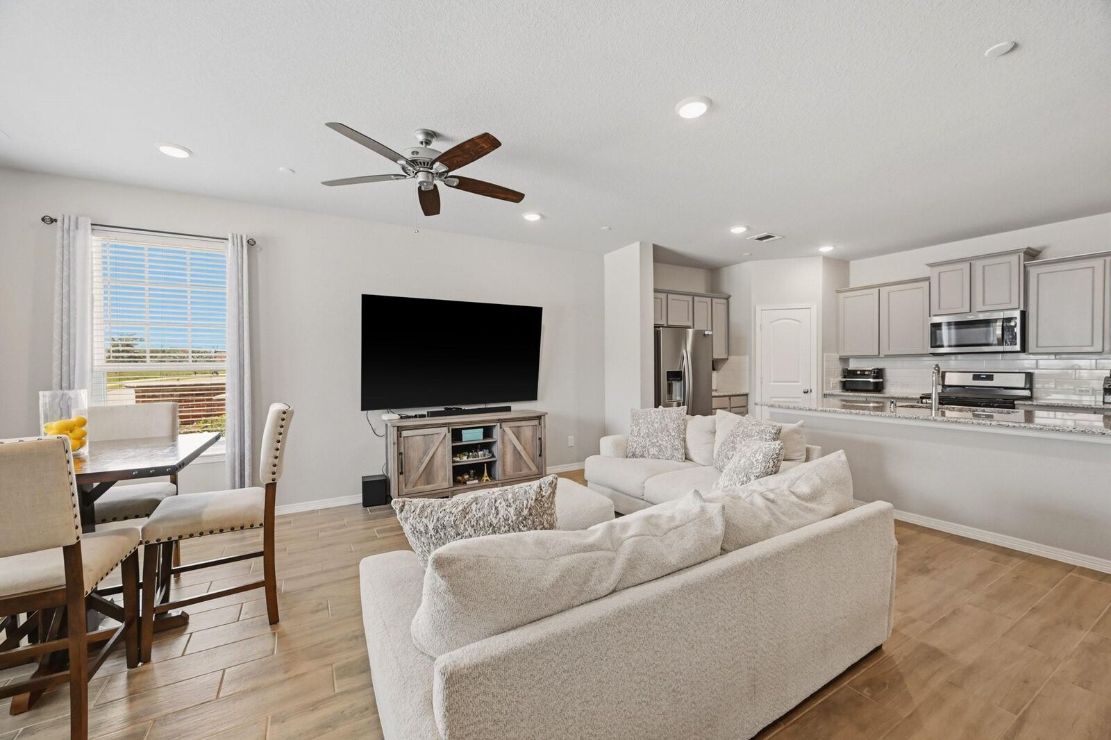 Property Photo: 8050 Scanlan Trace TX 77459