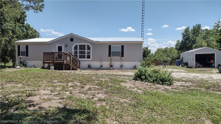 Property Photo:  120 Pine Tree Drive  FL 33852 