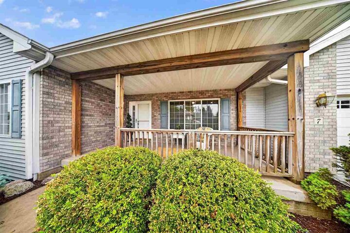 Property Photo:  7 Phyliss Pl  IA 52245 