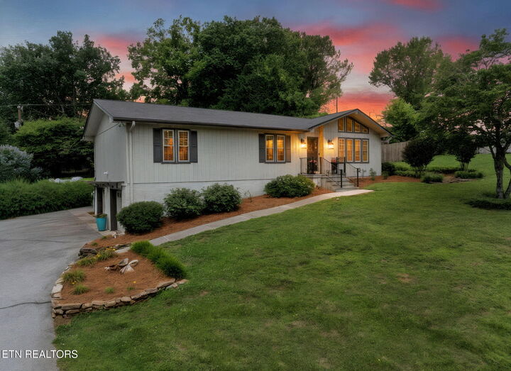 Property Photo: 1229 Southbreeze Circle TN 37919