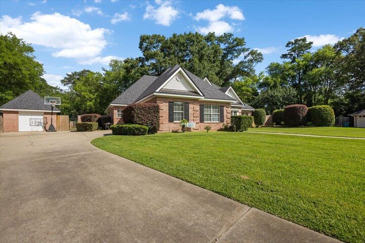 Property Photo: 913 University Dr. TX 75633
