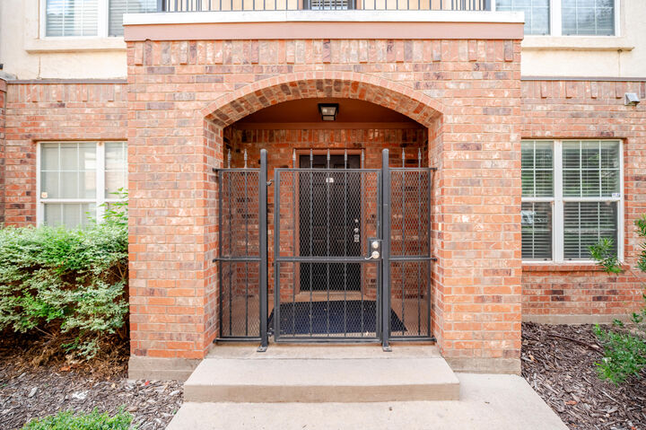 Property Photo:  2111 Main Street Apt 1  TX 79401 