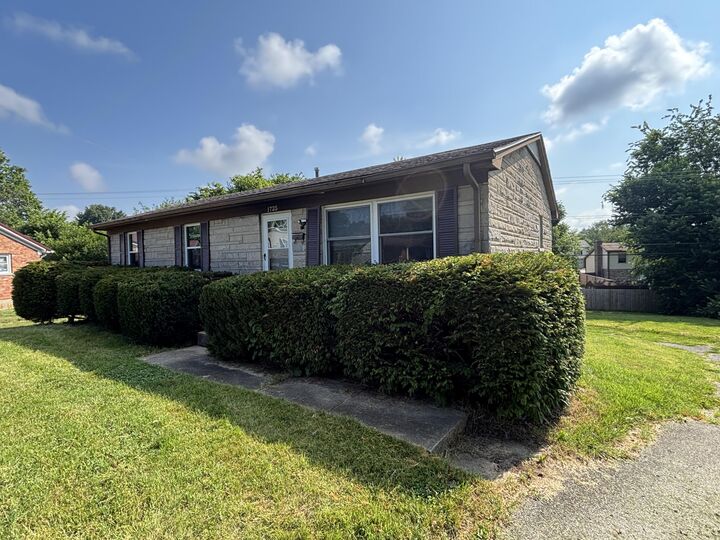 Property Photo: 1725 Scarbrough Court KY 40505