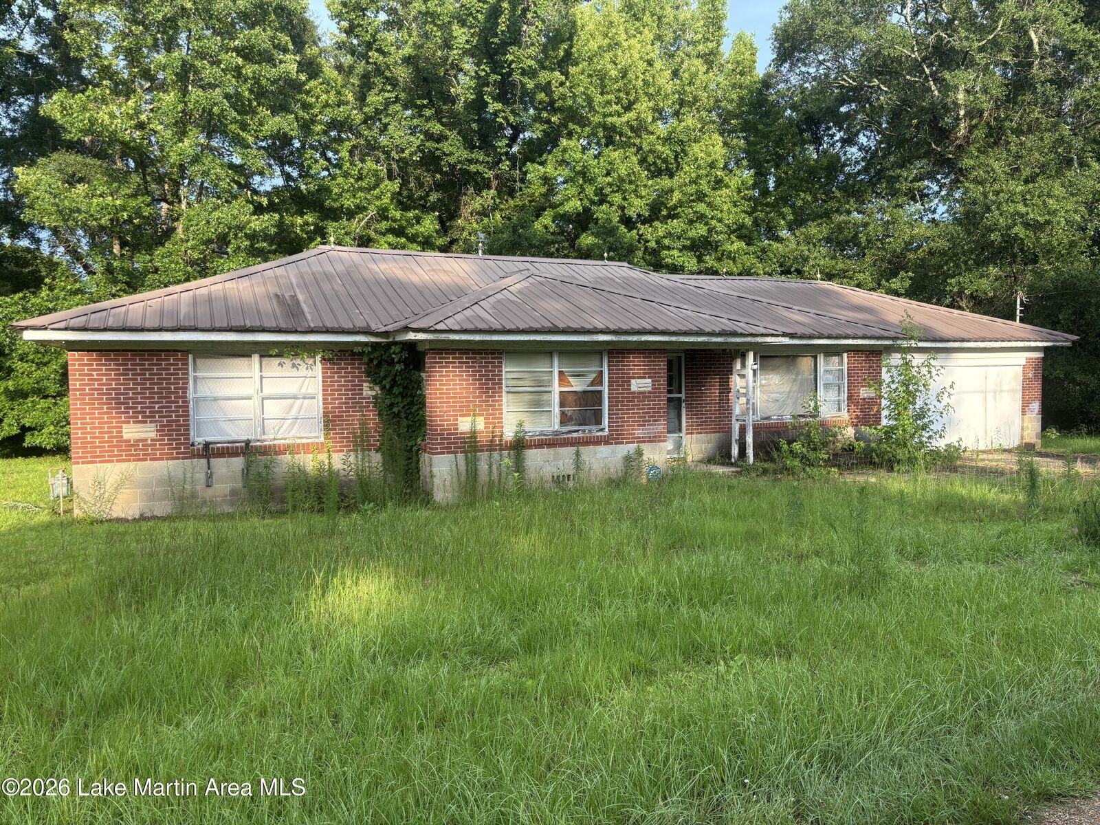 Property Photo:  89 Stewart St  AL 36078 