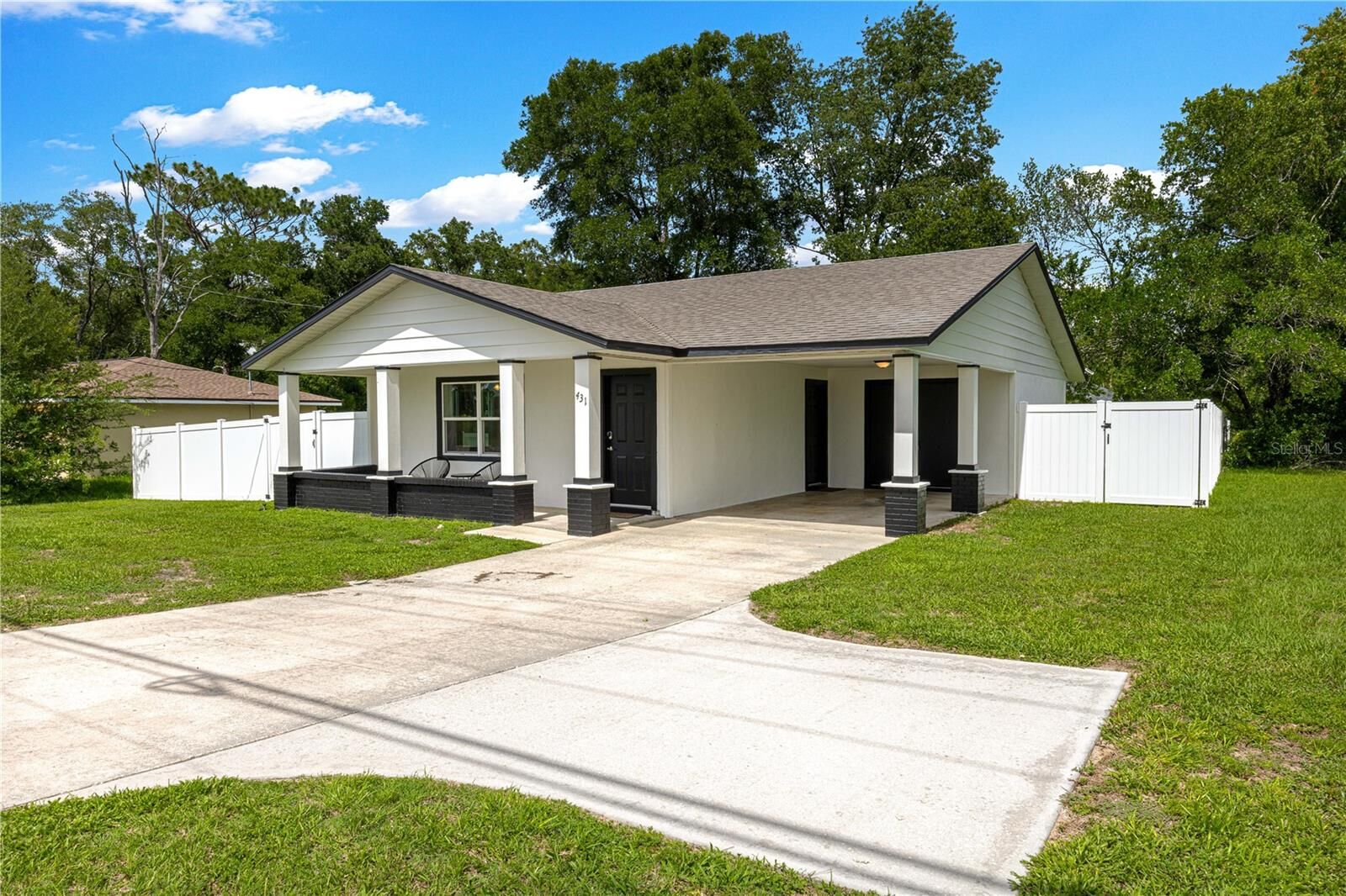 Property Photo: 431 NW 60th Avenue FL 34482