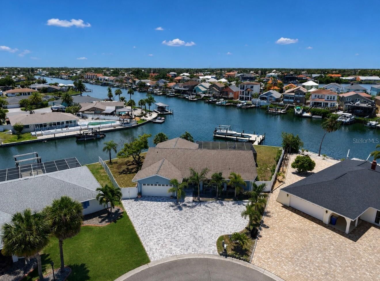 Property Photo: 6301 Cottonwood Lane FL 33572