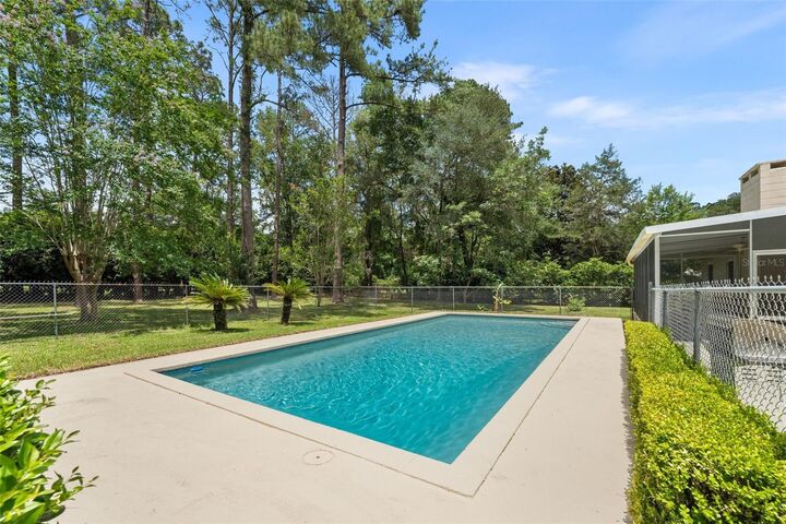 Property Photo: 7610 NW 40th Avenue FL 32606