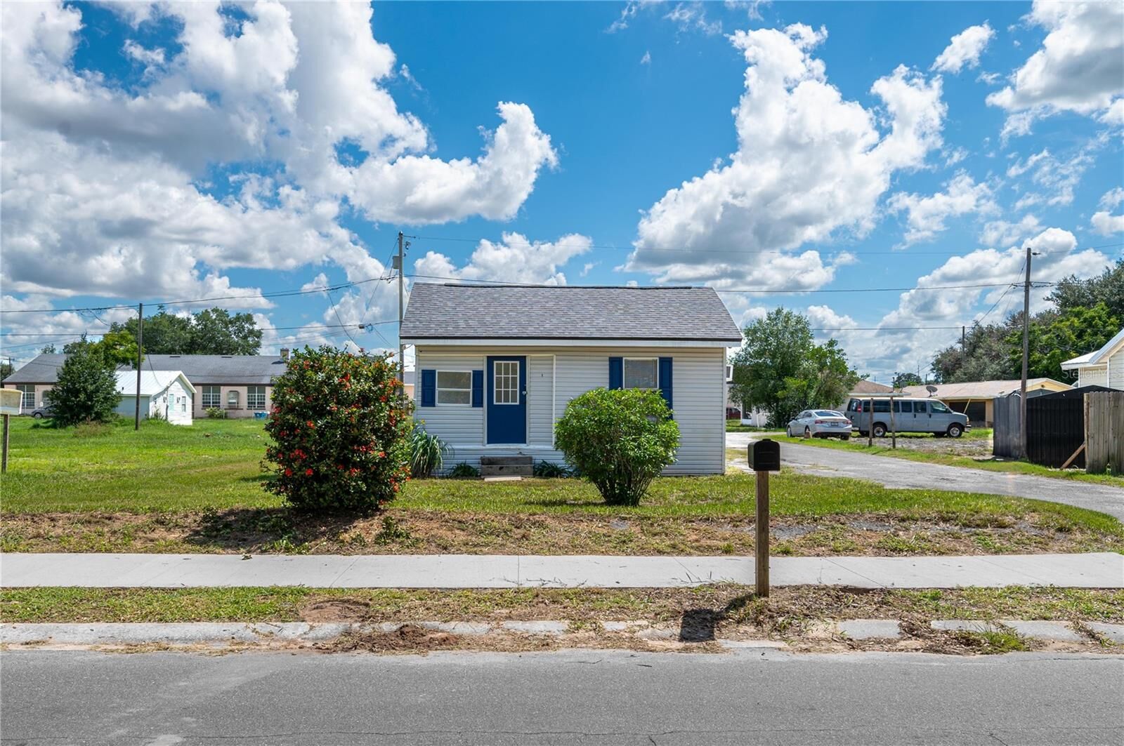 Property Photo: 520 W Jackson Avenue FL 33853
