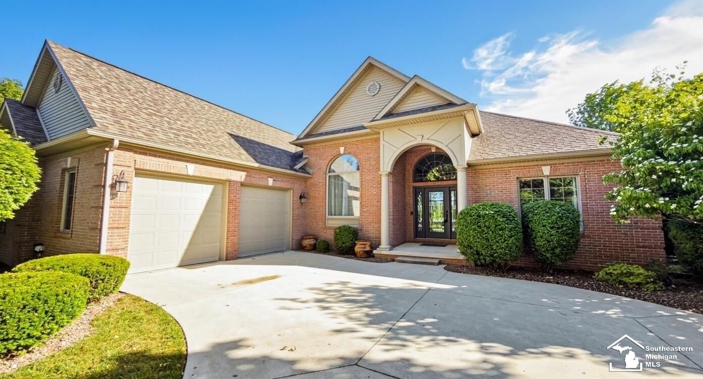 Property Photo: 1009 Regents Park Drive MI 48161