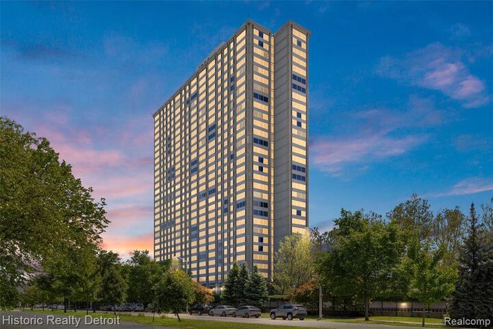 Property Photo: 1300 E Lafayette Street 307 MI 48207