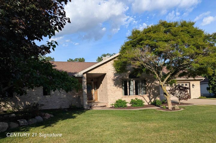 Property Photo: 804 Frost Drive MI 48706