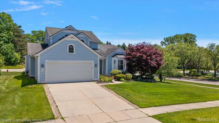 Property Photo: 899 Hathaway Dr Drive MI 48326 3875