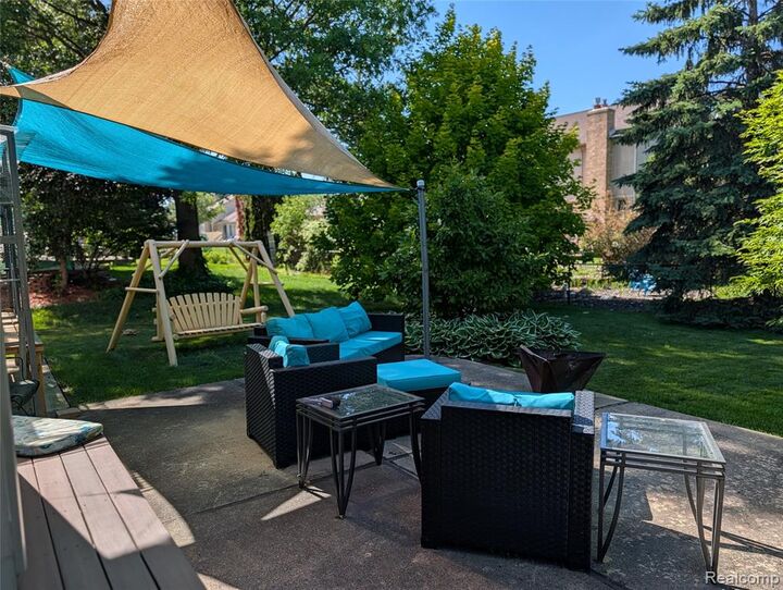 Property Photo: 16883 Kenneth Drive MI 48044 2033
